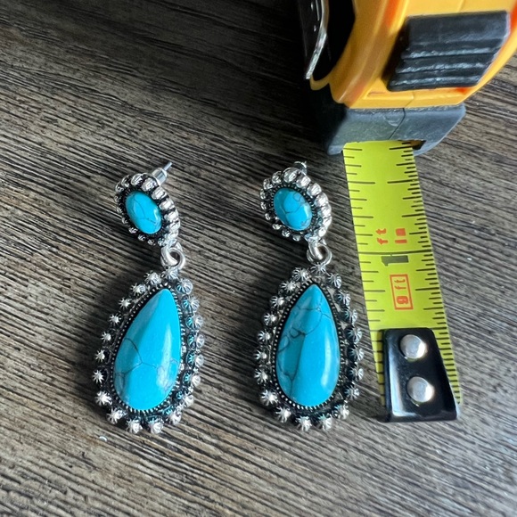 VINTAGE WATER DROP EARRINGS - Picture 5 of 9